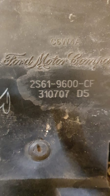 Корпус воздушного фильтра Ford Fusion 2007
