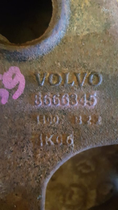Рычаг нижний Volvo XC 2006 90