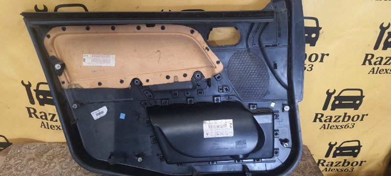 Обшивка двери Ford Fusion