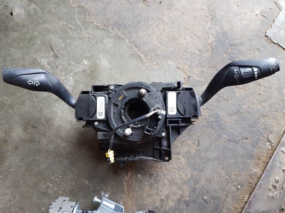 Подрулевой переключатель Ford Focus 3