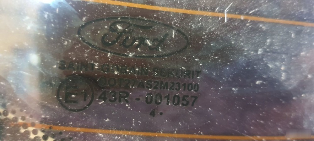 Ветровое стекло Ford Mondeo 3 2003-2007