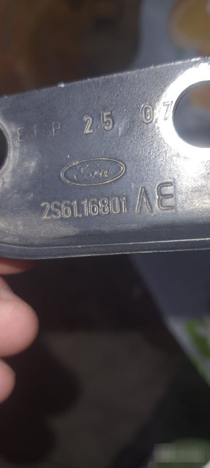 Петля капота Ford Fusion 2007