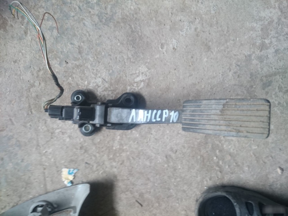 Педаль газа Mitsubishi Lancer 10