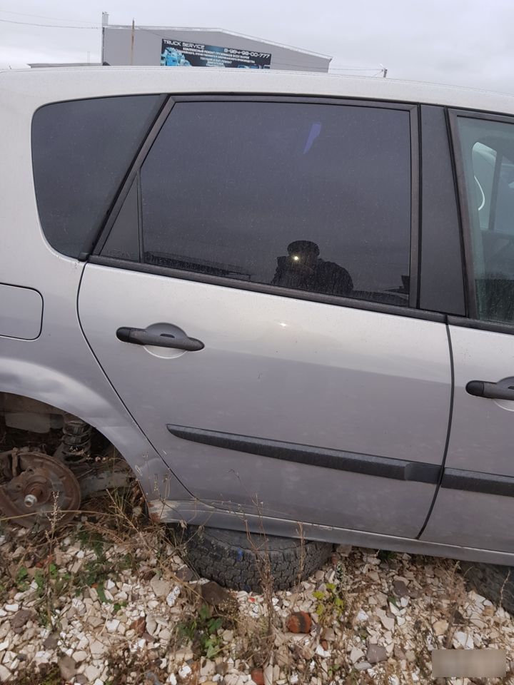 Дверь Renault Scenic 2