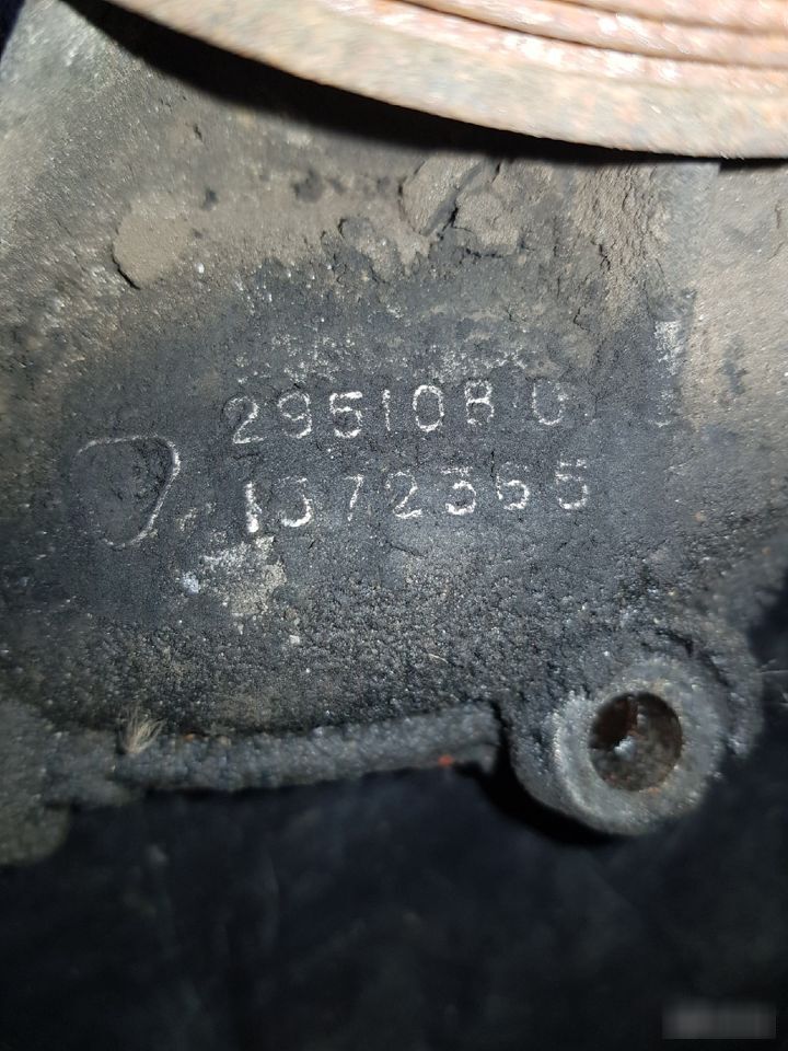 Насос водяной Scania 2005 4