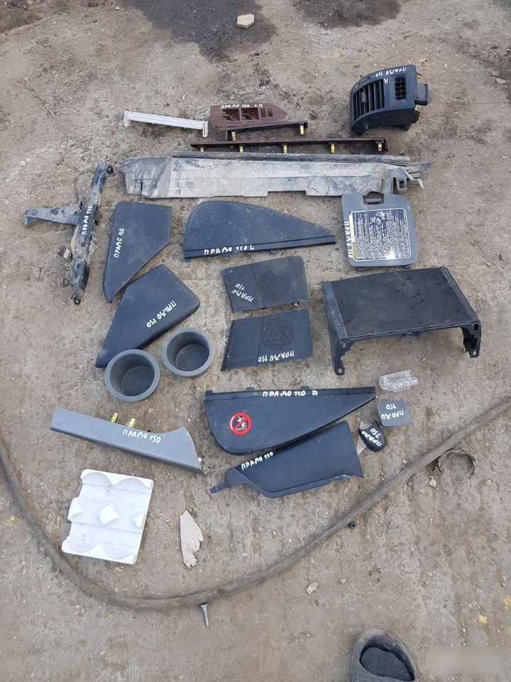 Пластик салона Toyota Land Cruiser Prado 150