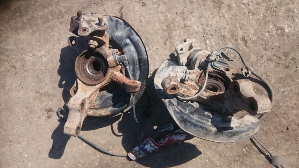 Поворотный кулак Toyota Avensis 2002