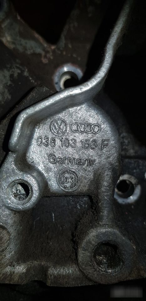 Передняя крышка двигателя Audi A4 2000-2006 B6
