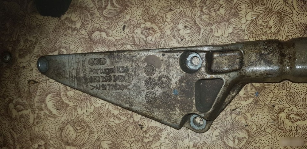 Кронштейн ДВС Audi A4 2000-2006 B6