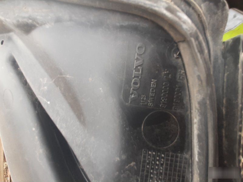 Жабо Volvo V70 2002