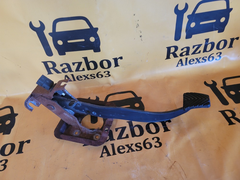 Педаль тормоза Mitsubishi Lancer 2006 9
