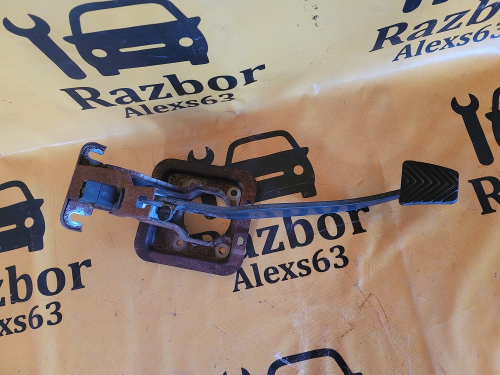 Педаль тормоза Mitsubishi Lancer 2006 9