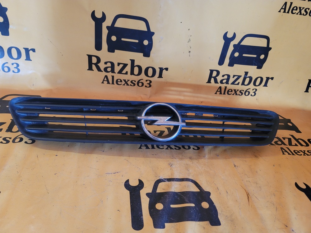 Решетка радиатора Opel Astra 2001 G