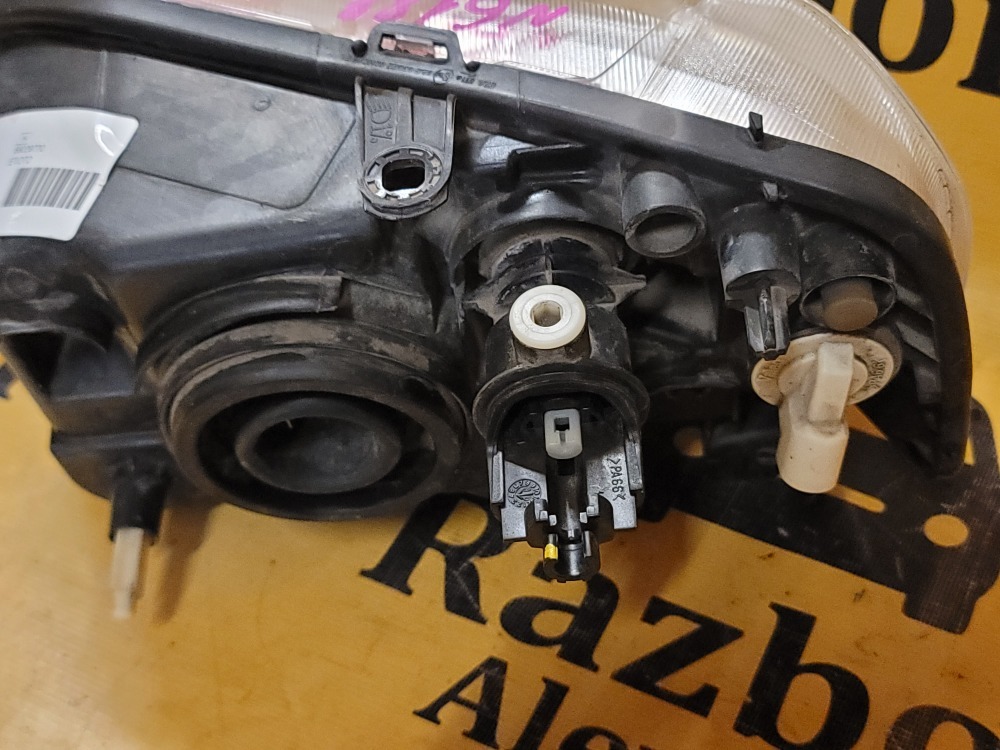 Фара Renault Logan 2013 1