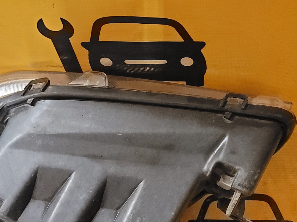Фара Renault Logan 2013 1