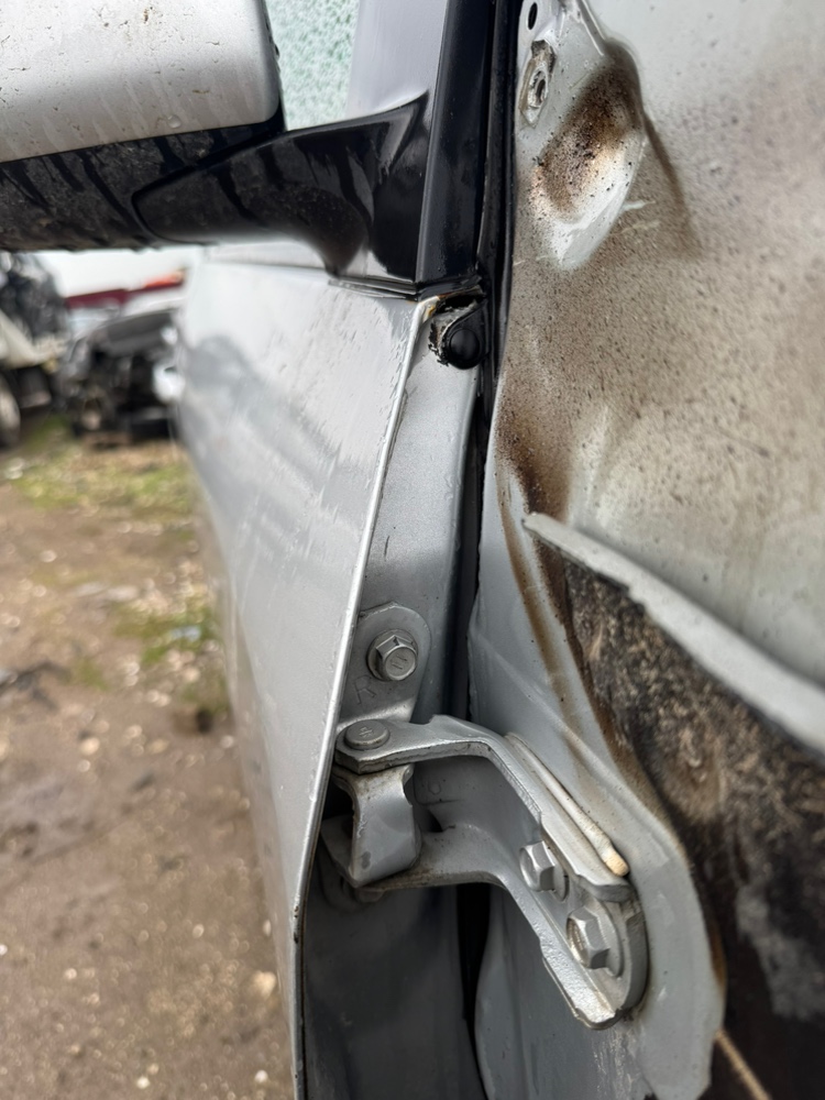 Дверь Toyota RAV4