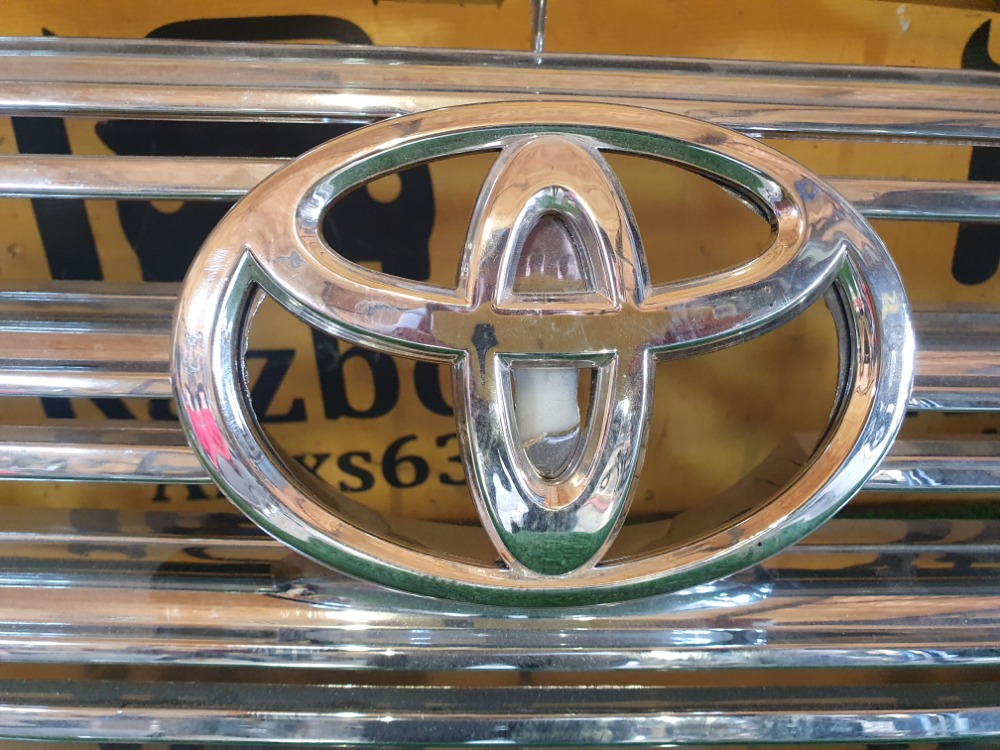 Решетка радиатора Toyota Land Cruiser 100