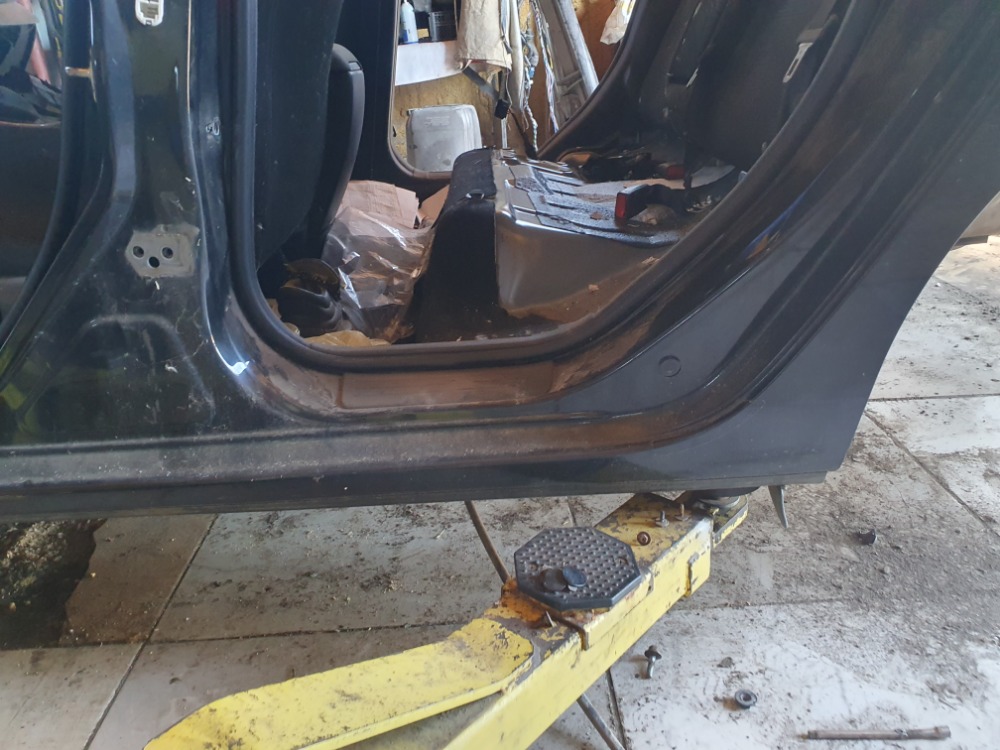 Порог кузова Mazda 3 2011 BL