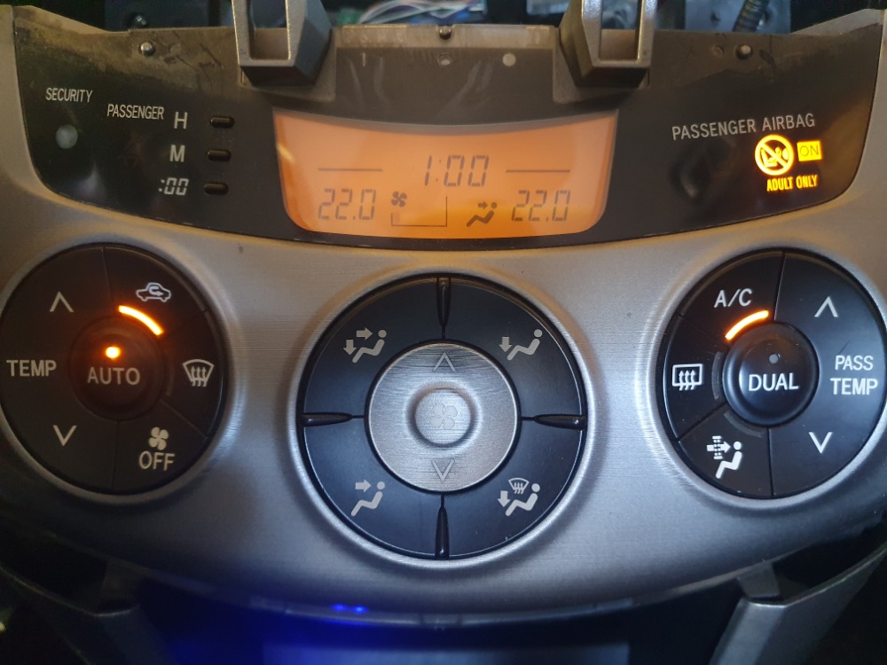 Блок управления климатом Toyota RAV4 XA30
