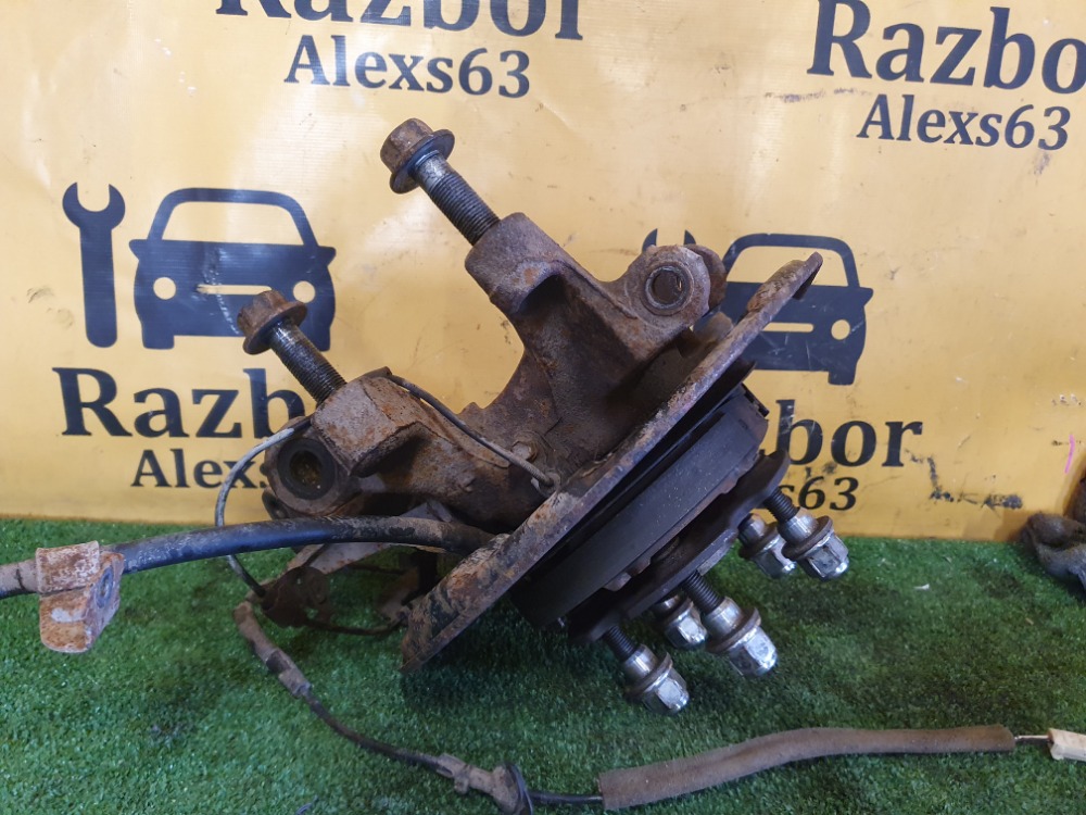 Кулак Toyota RAV4 XA30
