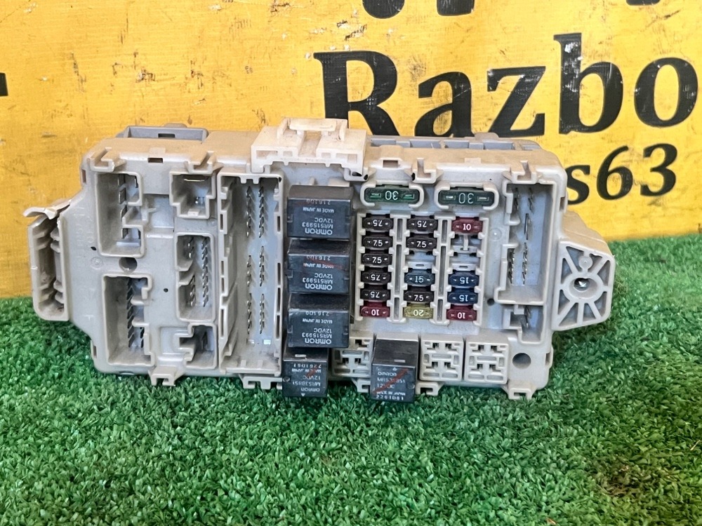 Блок предохранителей Mitsubishi Airtrek 2001 CU4W