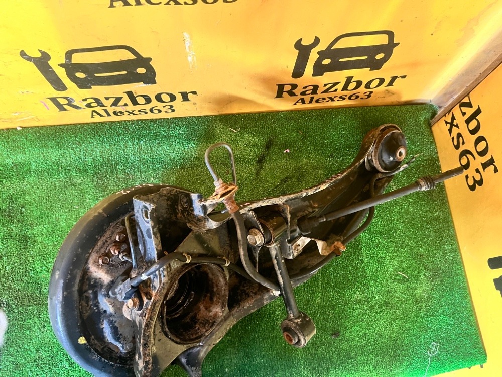 Кулак Mitsubishi Airtrek 2004 CU4W