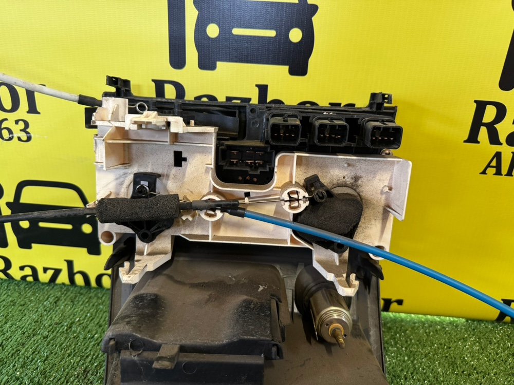 Консоль центральная Geely MK 2008