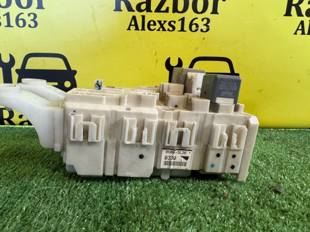 Блок предохранителей Toyota RAV4 2006 XA30