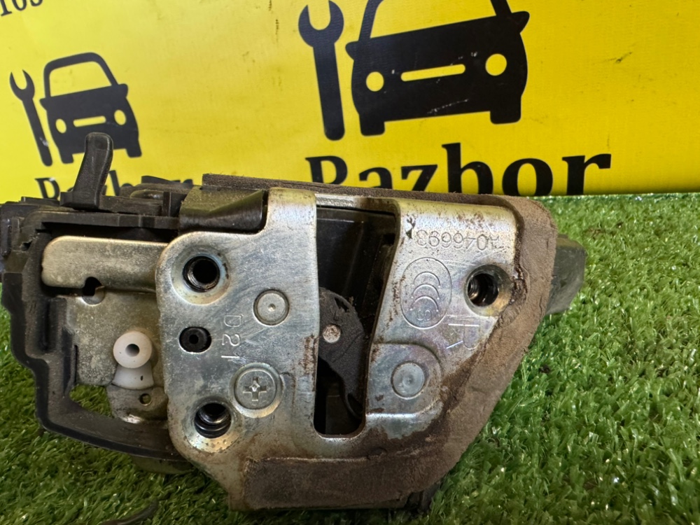 Замок двери Suzuki Grand Vitara 2008 2