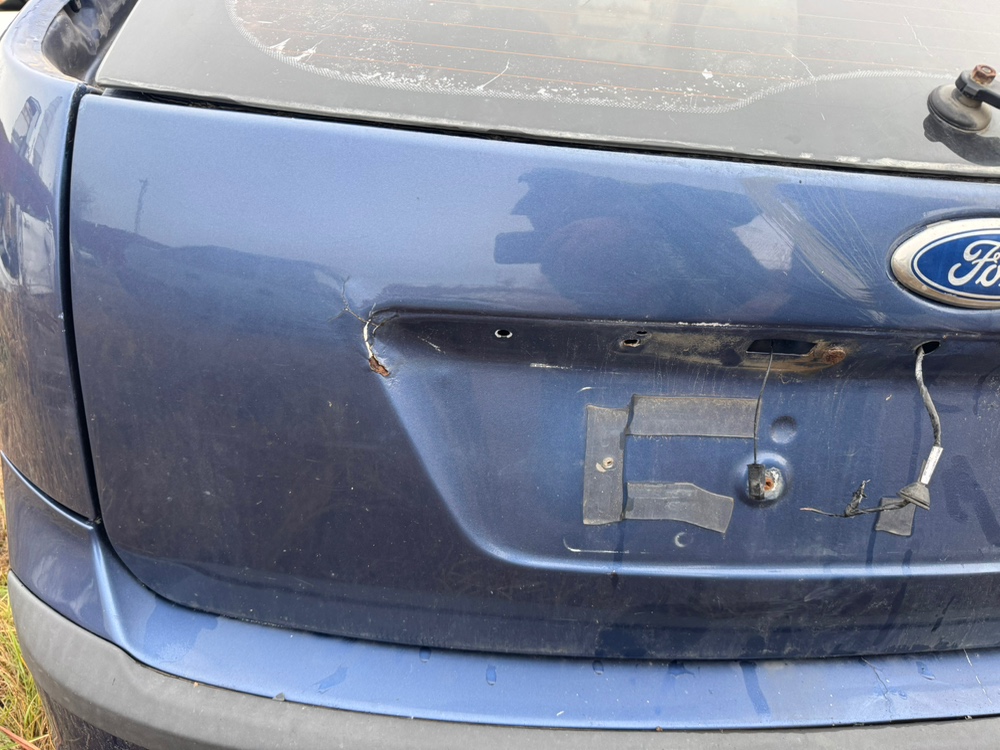 Крышка багажника Ford Focus 2006 2