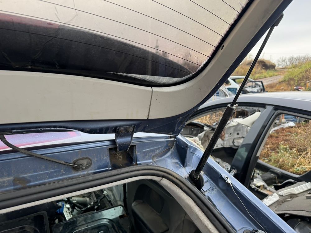 Крышка багажника Ford Focus 2006 2