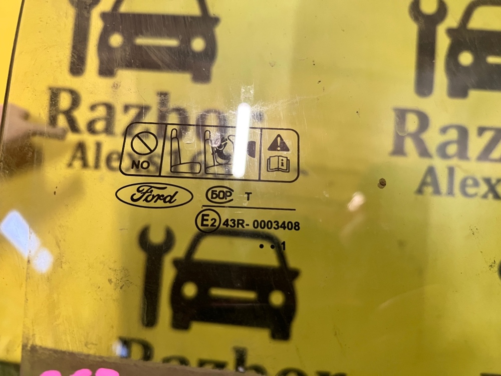 Стекло двери Ford Focus 2011 2