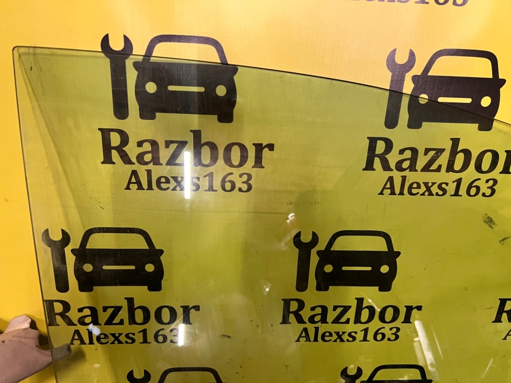 Стекло двери Ford Focus 2011 2