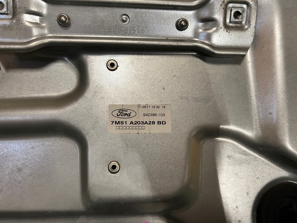 Стеклоподъемник Ford Focus 2011 2