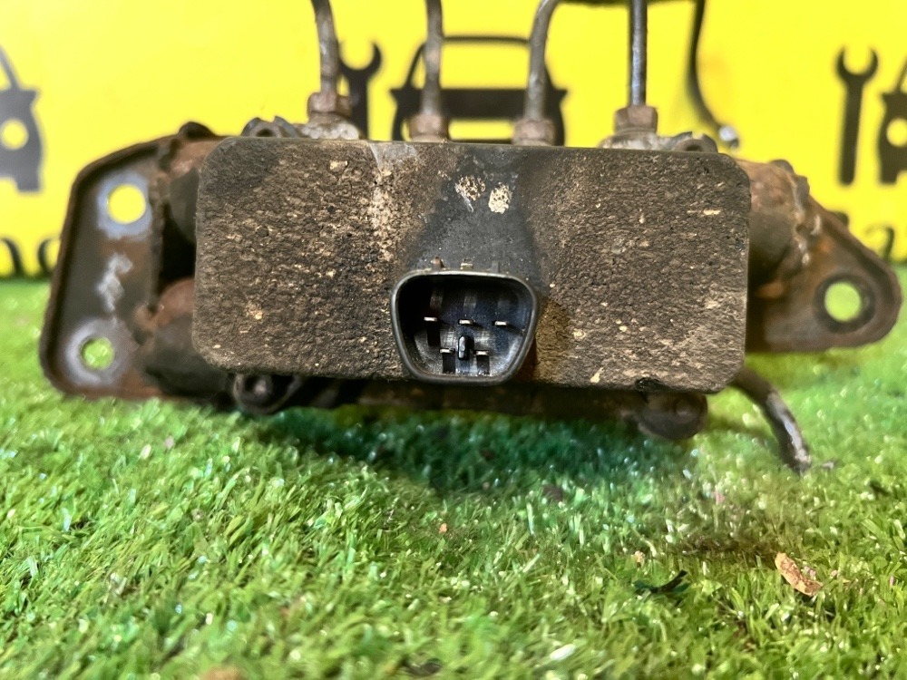 Блок клапанов гидроподвески Lexus Lx 470 2005 J100