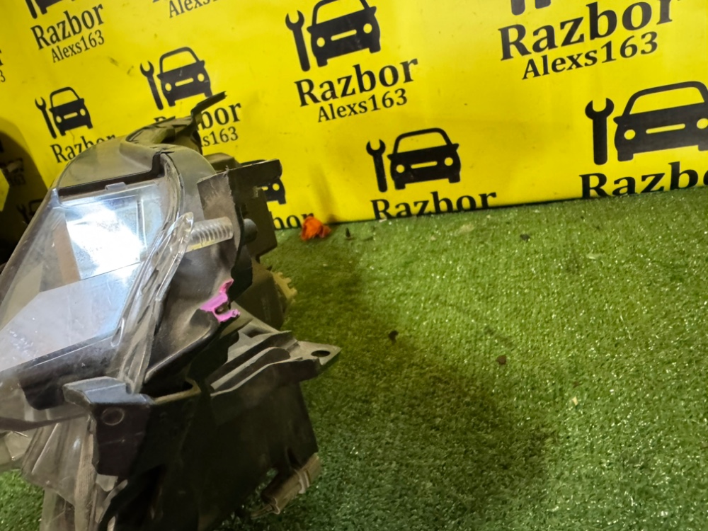 Фара Toyota RAV4 2018 4