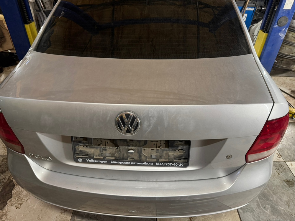 Крышка багажника Volkswagen Polo 2014 5
