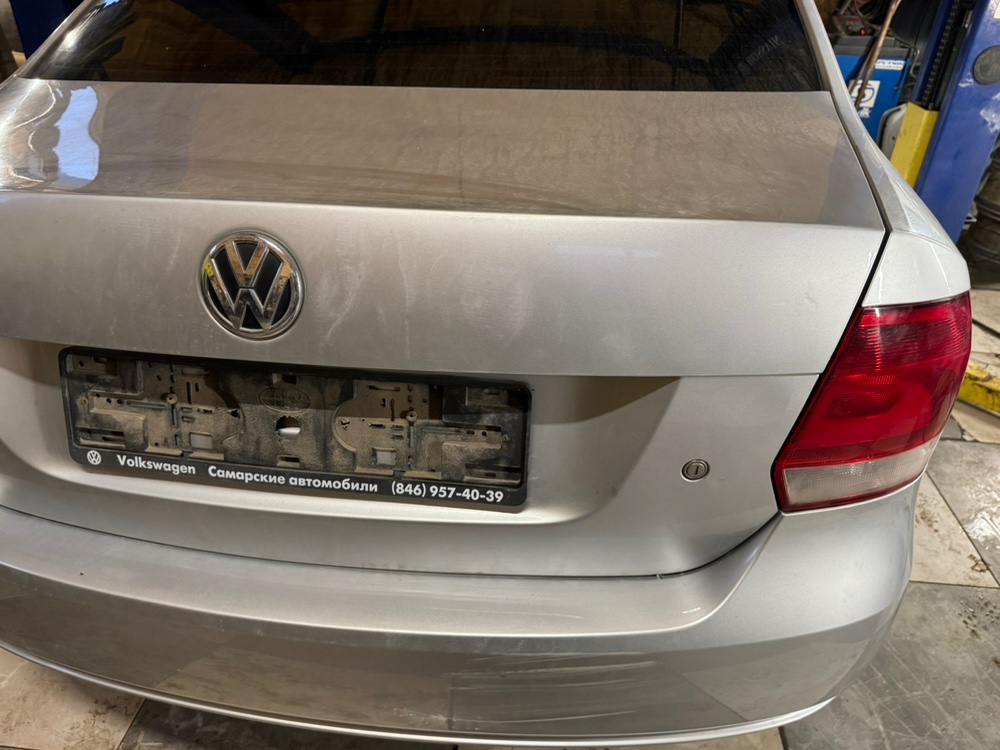 Крышка багажника Volkswagen Polo 2014 5