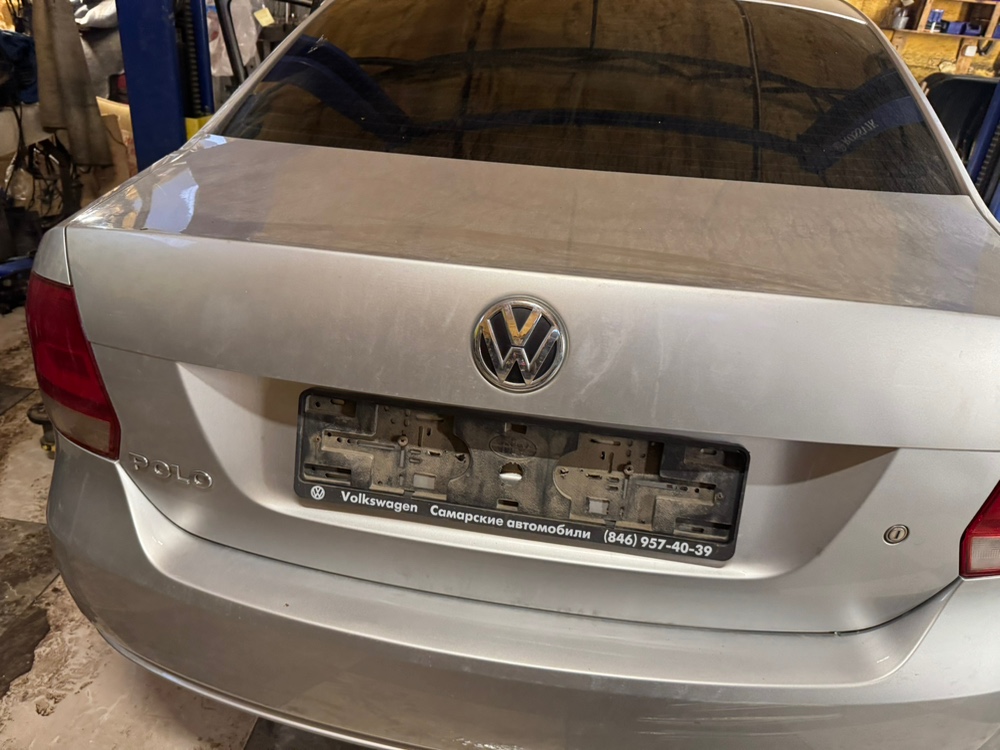 Крышка багажника Volkswagen Polo 2014 5