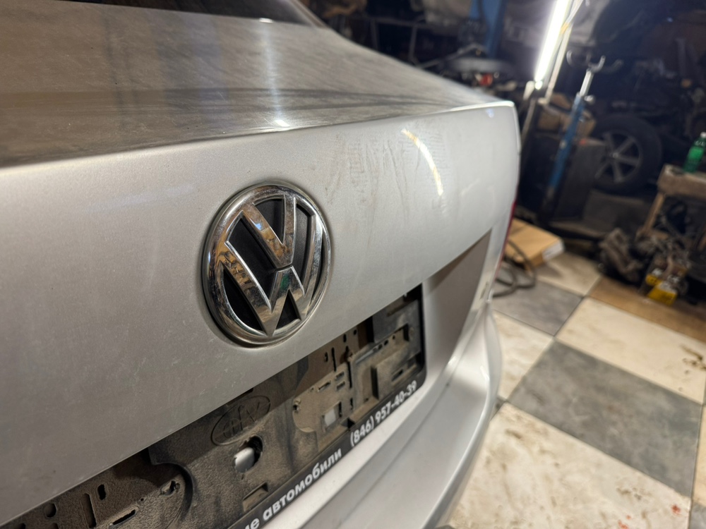 Крышка багажника Volkswagen Polo 2014 5