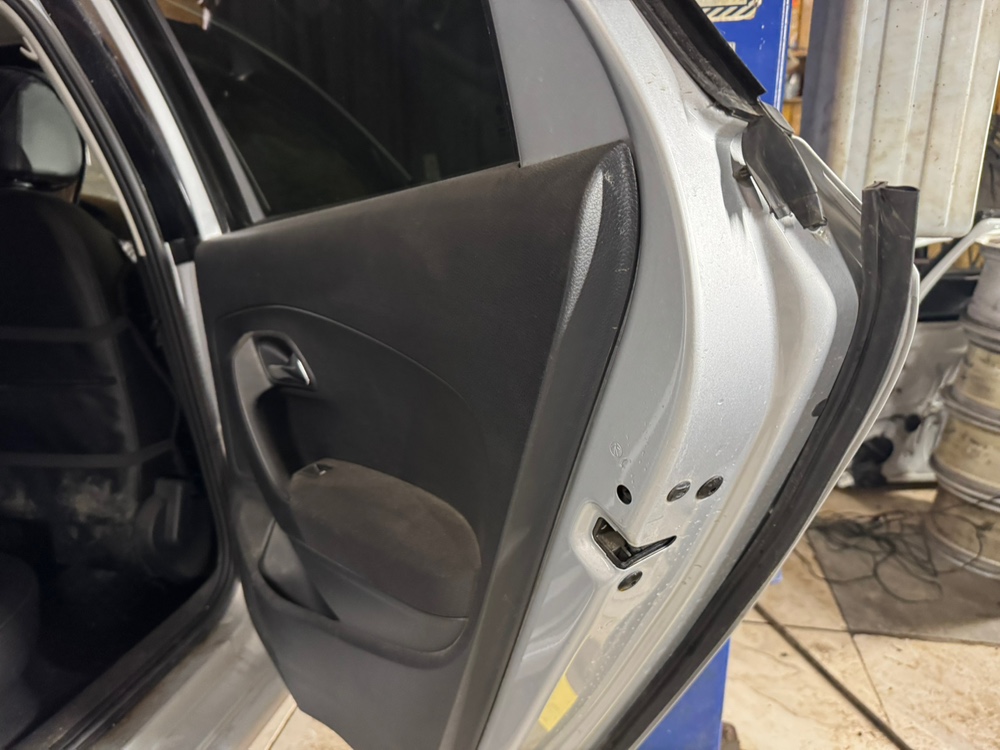 Дверь Volkswagen Polo 2014 5