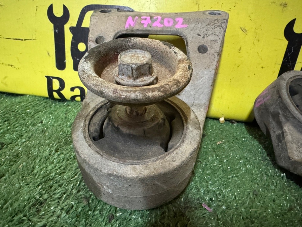 Кронштейн редуктора Toyota RAV4 2006 XA30