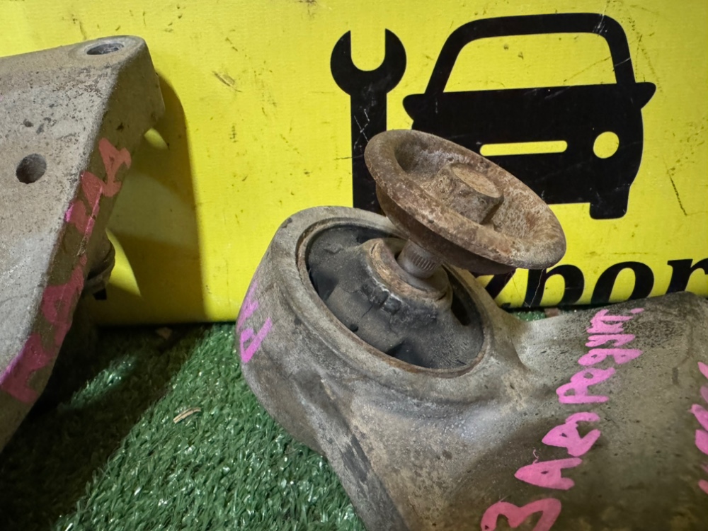 Кронштейн редуктора Toyota RAV4 2006 XA30