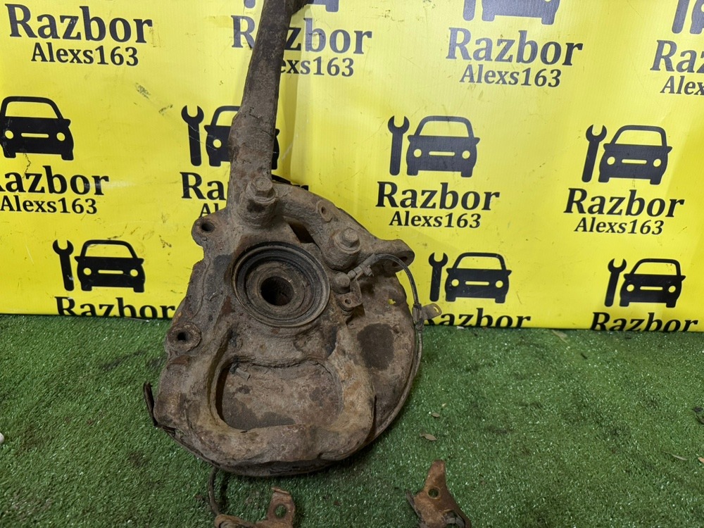 Кулак поворотный Lexus Lx 470 2005 J100