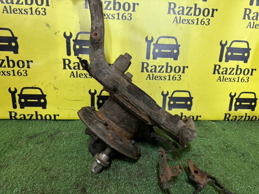 Кулак поворотный Lexus Lx 470 2005 J100