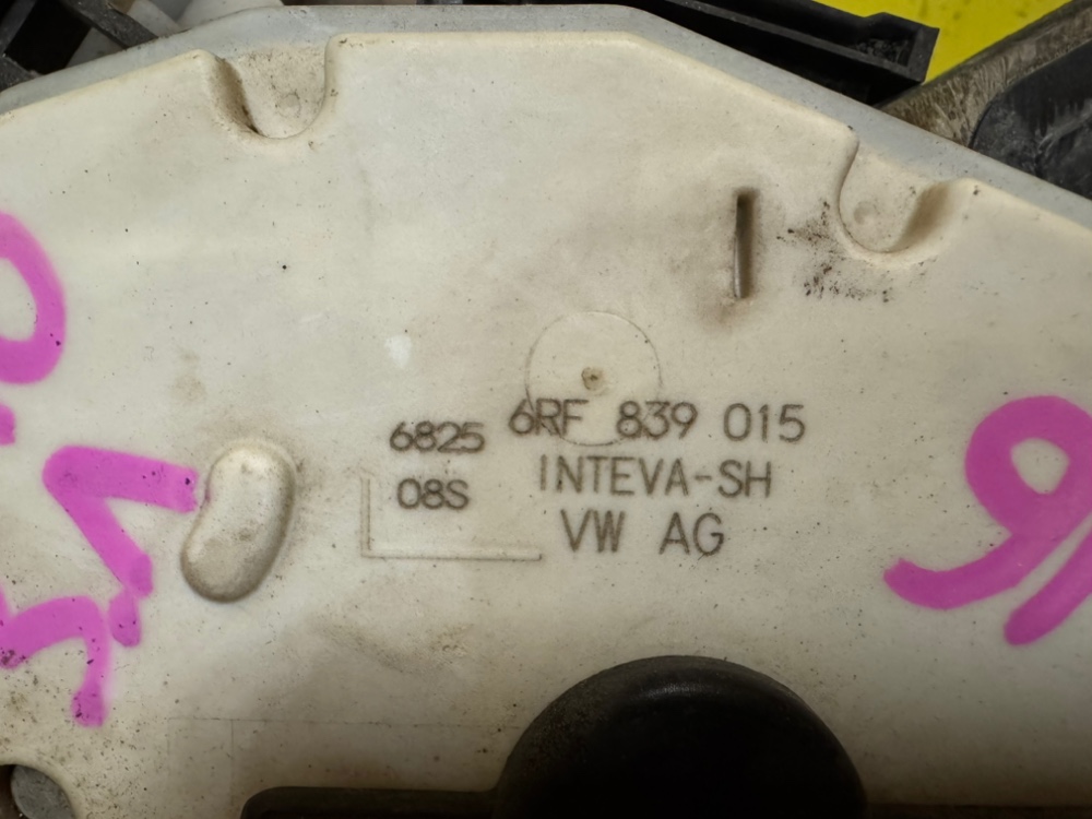 Замок двери Volkswagen Polo 2016 V рестайлинг