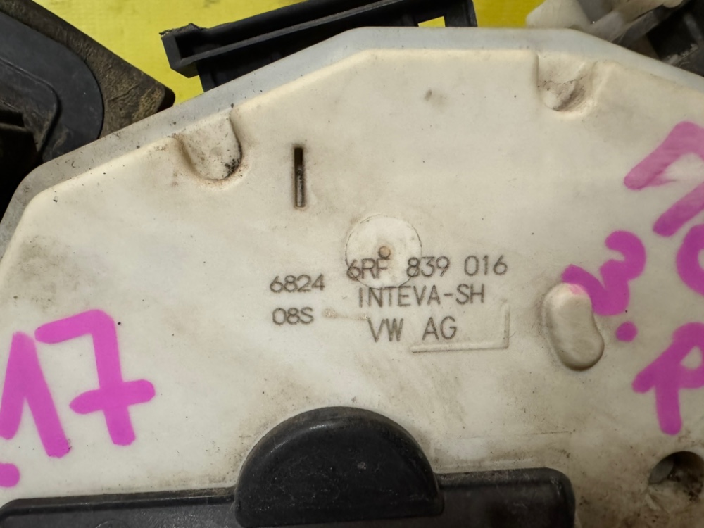 Замок двери Volkswagen Polo 2016 V рестайлинг