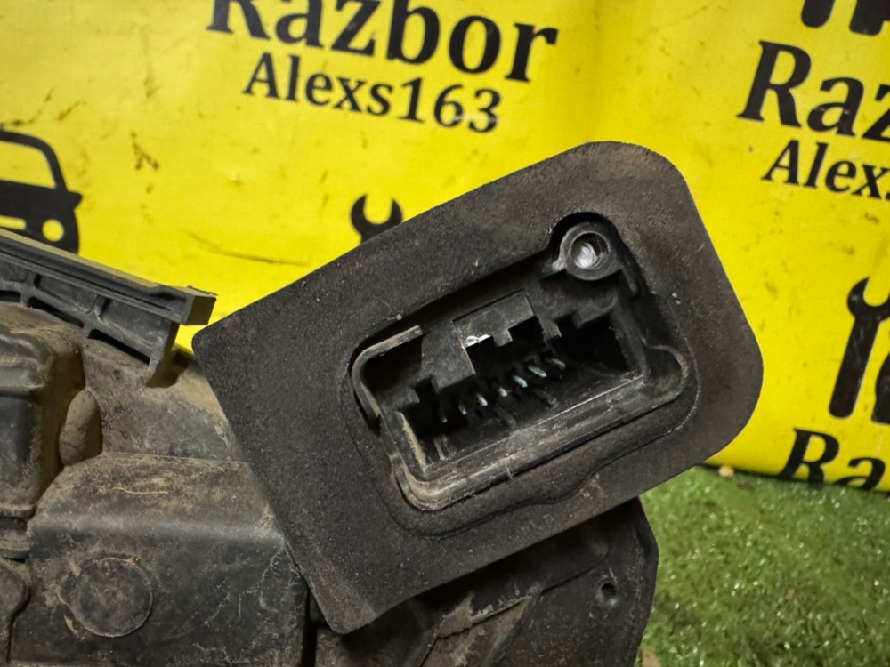 Замок двери Volkswagen Polo 2016 V рестайлинг