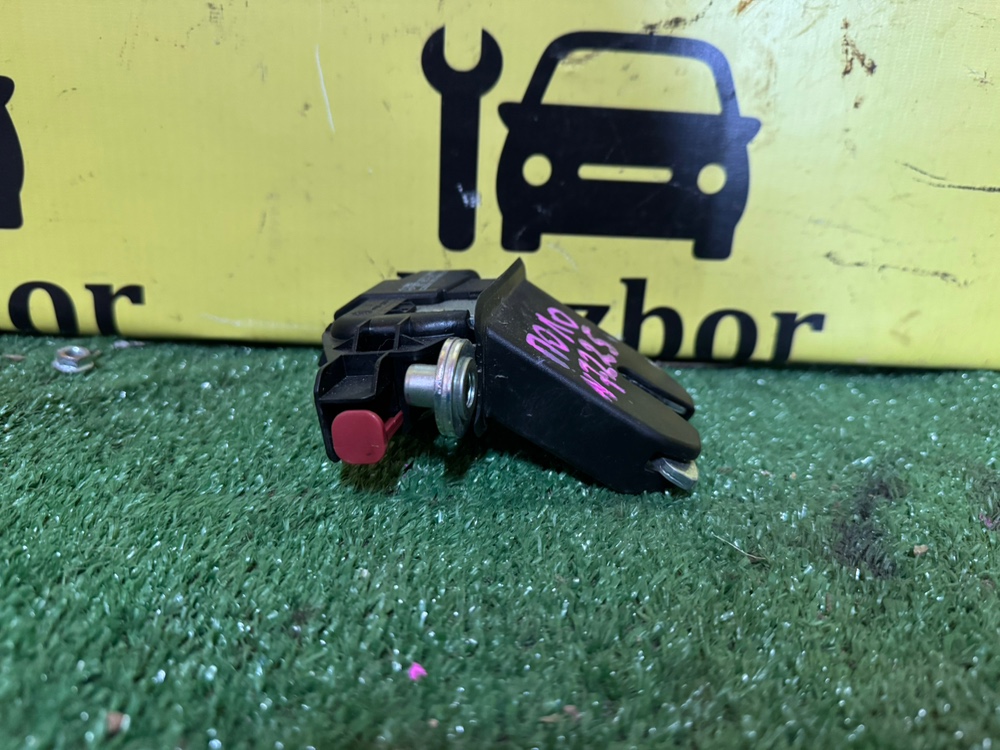 Замок багажника Volkswagen Polo 2014 5