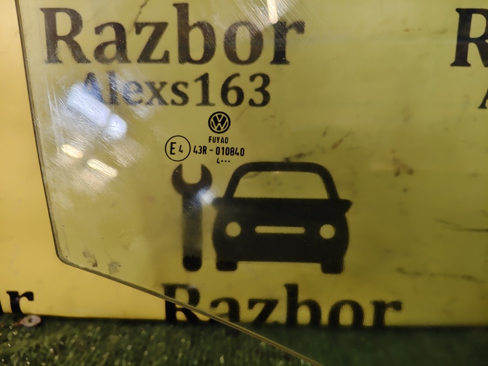 Стекло двери VOLKSWAGEN Polo